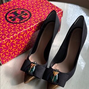 Tory Burch scarab pumps sz 7.5